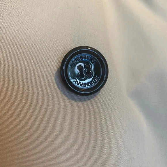 New, never worn. Women's Classic Burberry trench coat - size 8 US - Picture 4 of 12